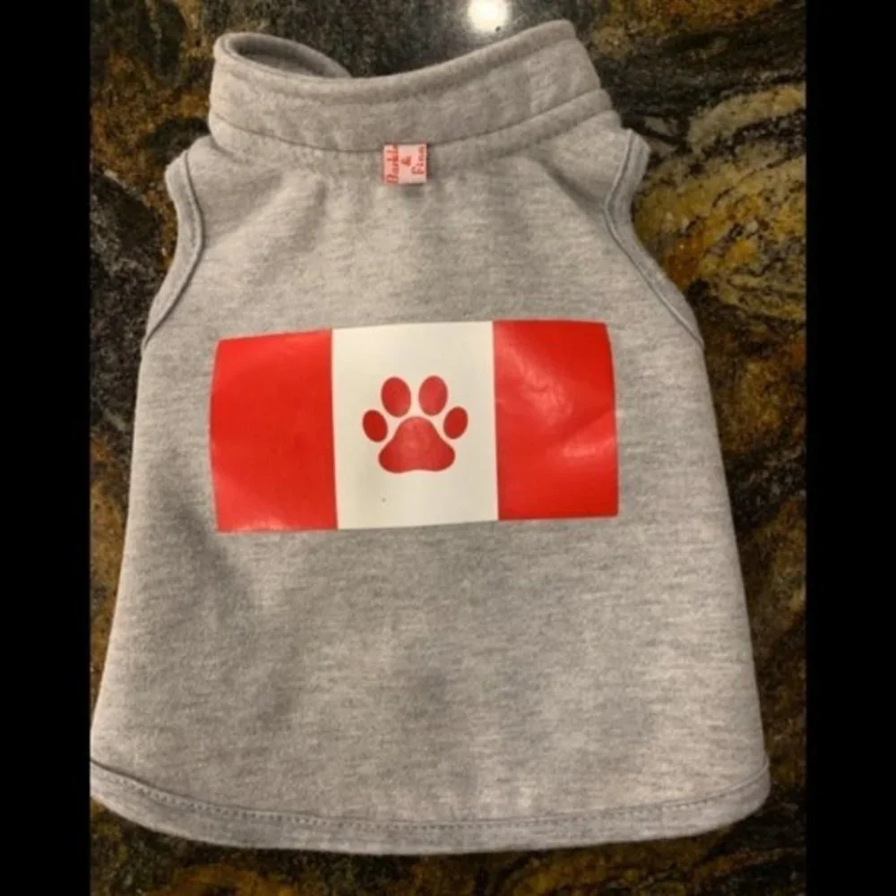 🛍3/$20 Dog Gray Canada Paw Logo Sweater Size Medium
